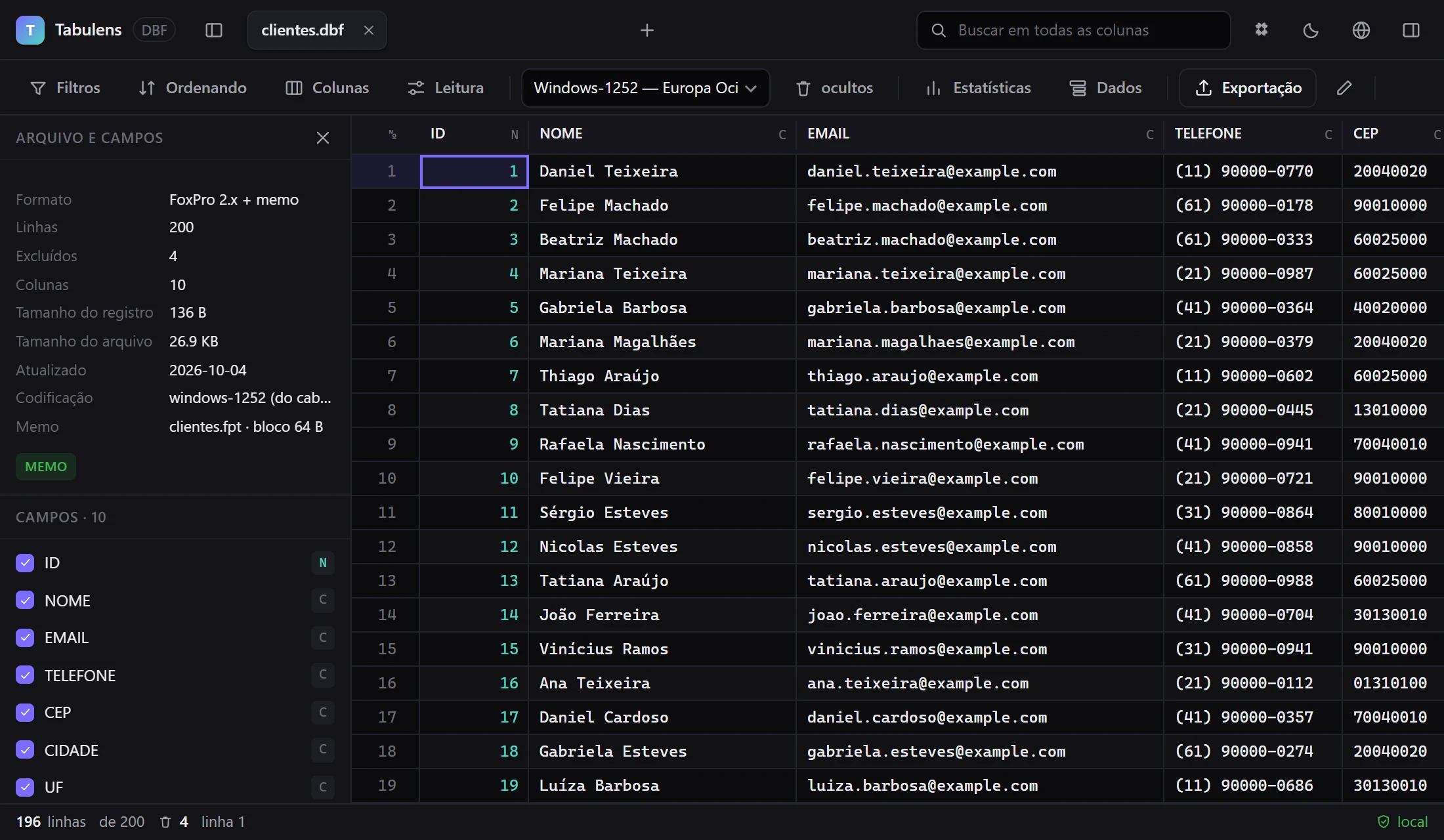 Um DBF de clientes (FoxPro com memo) no navegador: formato, página de código e campos à esquerda, registros à direita